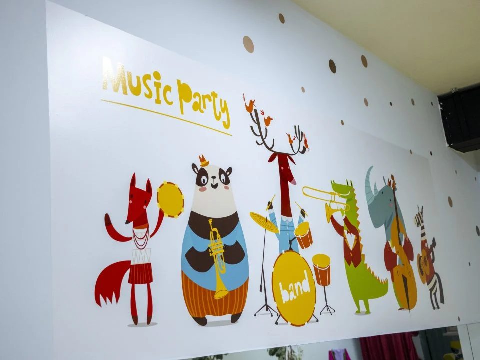 Hayvan karakterli Music Party duvarı